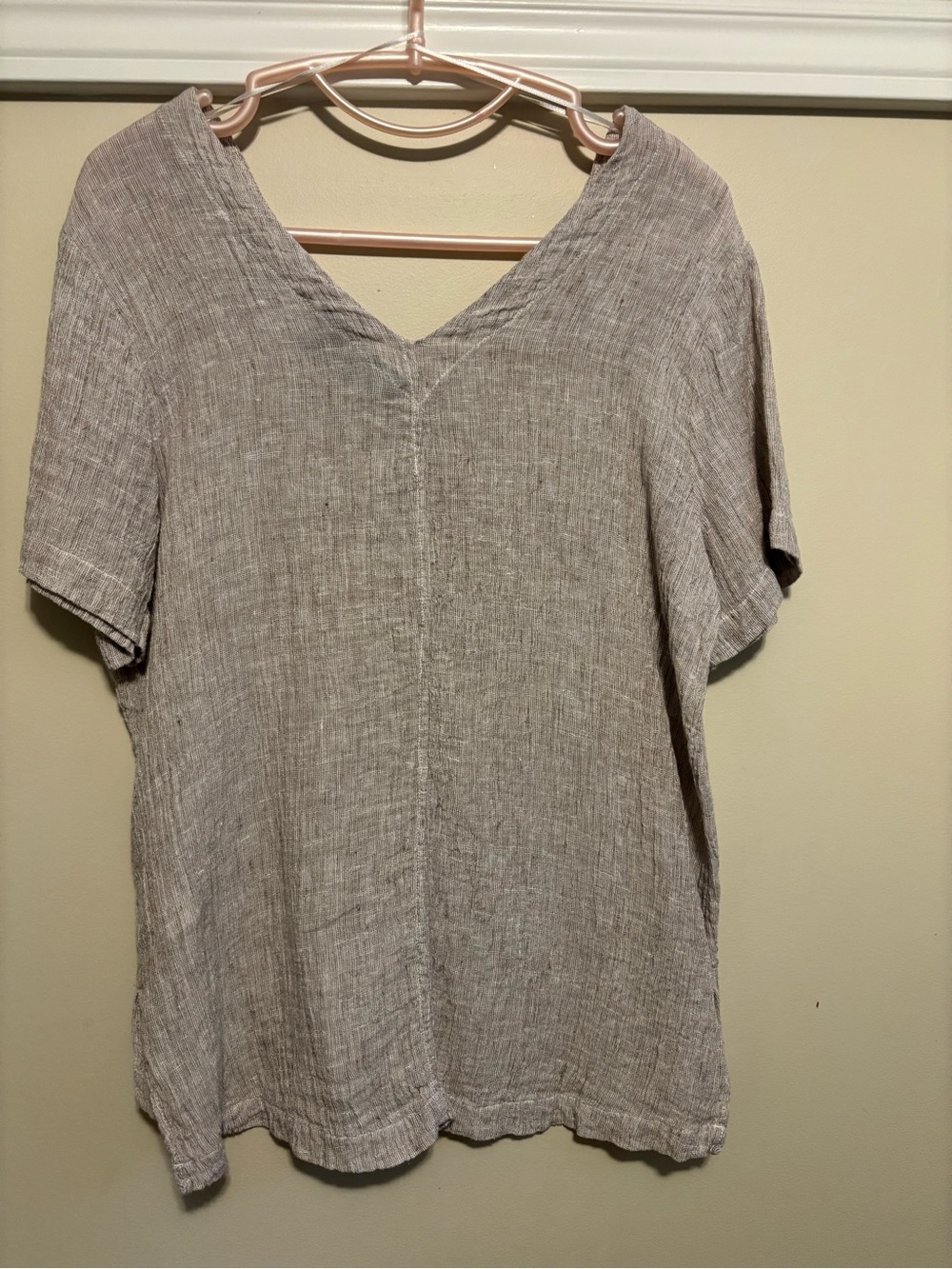 Tahari Linen V-Neck Short Sleeve Top in Taupe